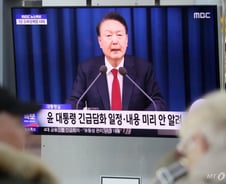 윤 대통령, 지지율 16% '최저치' …국민 73% "탄핵안 인용될 것"