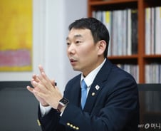 44쪽 尹 탄핵안 주도 김용민 "헌재 결정, 3월 초 전에 끝내야"[인터뷰]