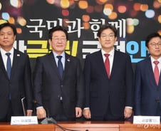 국민의힘 30%·민주당 50%, 양당 격차 3주연속 20%P대-리얼미터