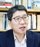 [MT시평]고립의 확증편향성을 줄이려면