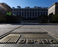 尹 탄핵서류 13번 거절 끝에…헌재 "20일 송달 간주" 신속심리 재확인