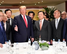 트럼프 2기 앞두고 신중한 재계…"뭍밑에선 접촉 풀가동"