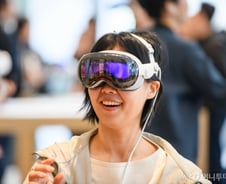 비싸고 무겁고 버그까지…애플 비전프로, 올 최대 'IT실패작'