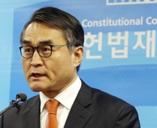 윤 대통령측, 헌재 탄핵 변론준비기일 참석…배보윤 등 변호인단 합류