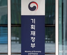 고용 늘린 창업중소기업 세액감면 확대…스톡옵션 비과세 연장