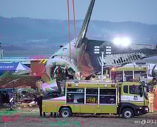 '무안 항공기 추락' 생존 승무원들, 서울로 이송