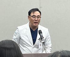 "생존 남성 승무원, 5곳 골절…전신마비 후유증 대비 관찰 중"