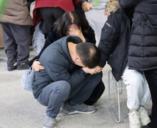 "우리 딸 없으면 안돼…" 이름 불릴 때마다 주저앉아 통곡