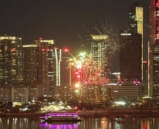 참사 당일 불꽃놀이?…"국가애도기간에 뭐하냐" 축제 강행 뭇매