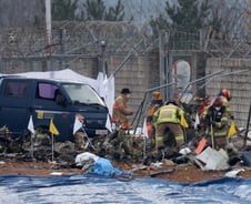 '콘크리트 둔덕' 문제없나…국토부 "위치 맞다, 재질은 조사할 것"