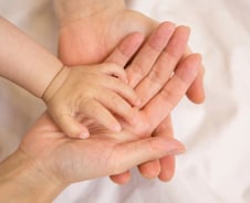 "내년부터 출산지원금 전액 비과세, 결혼세액공제 신설"