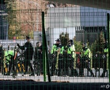 '내란 혐의' 尹 체포영장 발부…尹측 "위법·무효" 반발(종합)