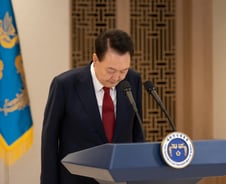 체포영장에 '8인 헌재'까지…거세지는 윤 대통령 향한 압박