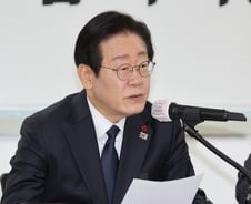 이재명, 차기 대선주자 선호도 35% '1위'…범보수 다 합쳐도 33%