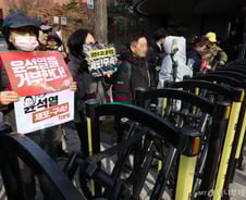 윤 대통령 "나라 안팎 주권침탈·반국가세력 준동…끝까지 싸울 것"