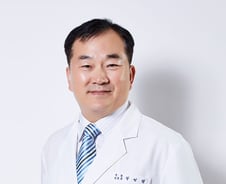 눈 비비며 '찡긋' 귀엽게만 봤는데…내 아이가 보낸 이상 신호