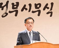최상목 권한대행 "올해 큰 불확실성 직면…필요시 추가 경기 보강"