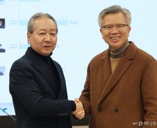 의협 투쟁 불붙나…누가 돼도 '강경파' 김택우 vs 주수호, 회장 선거 결선행