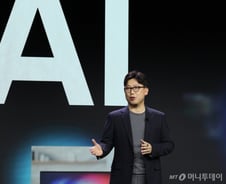 "초개인화로 진화하는 TV"…삼성·LG, CES서 맞붙는다