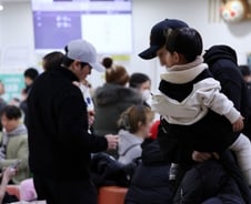 "독감 난리인데 검사비 3만원 부담"…'3천원' 자가키트 불법인 이유