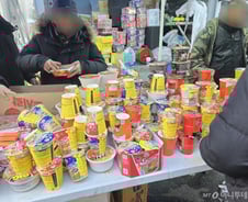 "라면 먹으니 몸이 녹네요"…밤샘 집회에 '선결제' 또 떴다[르포]