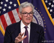 젠슨 황 한마디에 양자컴퓨터주 폭락…연준은 트럼프 걱정에 불난집 [뉴욕마감]