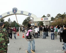 "변기 속 인분 입에 넣어" 중대장 엽기 명령…훈련병 짐승 취급[뉴스속오늘]