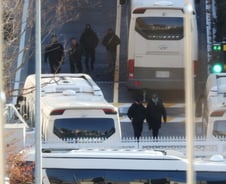 '대통령 체포 방해' 경호처 26명은 누구?…경찰 "신원 확인 후 입건 검토"