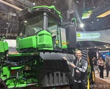 [르포]존디어 자율주행 40% 빨라져…구보다, 조종석 없앴다