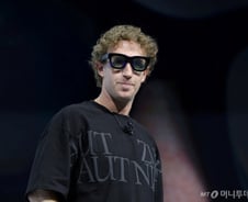 [IT썰] 저커버그 "애플 혁신 멈췄다...30% 수수료는 미친 짓"