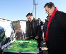 홍준표, 윤 대통령 구속에 "무거운 마음으로 워싱턴 출장"