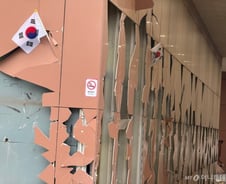 산산조각 난 창문, 바닥엔 부탄가스…"법원도 당했는데" 떠는 주민들