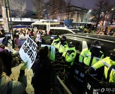 [단독]사상 초유 법원 난동 사태···이틀간 경찰 부상자만 51명