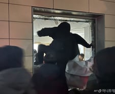 "열받아" 못 참고 난입…뇌 '브레이크' 손상 때문? 분노 조절 어려운 이유