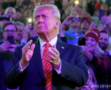 트럼프와 정상회담 조율 나선 일·중…한국은 기업·외교관 개인기로