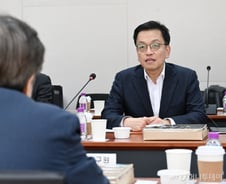 최상목 "이른 시일 내 美 트럼프와 통화…고위급 소통 본격 전개"