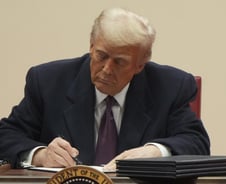 트럼프표 '드릴, 베이비, 드릴' 개막…정유·화학 셈법은