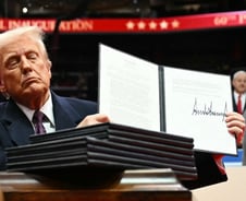 전기차 의무화 폐지·출생시민권 종식…첫날 휘몰아친 트럼프 행정명령