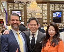 한달만에 다시 만난 정용진-트럼프家..'더 깊어진' 인연 주목