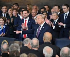 첫날 '관세'는 없었지만…트럼프, 좀 더 치밀하게 각개격파로