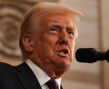 트럼프 취임사에 깜짝…2차 전지주 '와르르', 이 종목은 웃었다