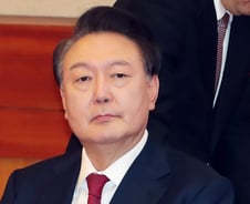 尹, 구치소 대신 병원으로…"한 달 전부터 주치의가 치료받으라 해"