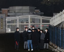 "미루던 치료받아" 尹, 병원 들렀다 구치소로…공수처는 또 빈손 철수