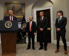 트럼프 "AI 인프라에 5000억 달러 투자…긴급명령으로 지원할 것"