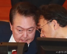 尹, 공수처와 '숨바꼭질' 왜…재판 전략 숨기고 '투사' 이미지 극대화