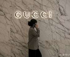 [단독]압구정 현대百 구찌 매장, 삼성전자 'AI 솔루션' 적용