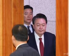 尹측 "비상계엄 전 국무회의서 계엄선포문 배포…실질적 심의 이뤄져"