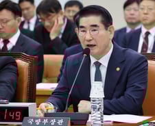 김용현 전 장관, 입장 번복해 "국회 쪽 증인신문 응하겠다"…탄핵심판 재개