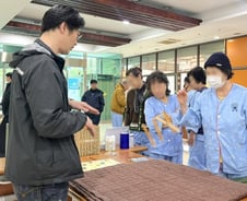 "고향 못 가는 환자들 위해" 자생한방병원, 설 맞아 원내 놀이행사 펼쳐