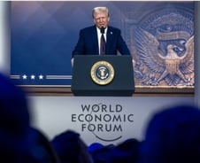 트럼프 "즉시 금리인하 요구"…취임 후 첫 연준 압박